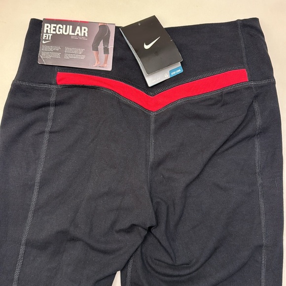 Nike Women’s Capri Yoga Pants - Picture 4 of 7